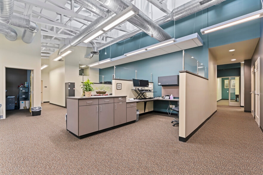 More Photos Of 2200 2nd St SW, Rochester Office For Sale