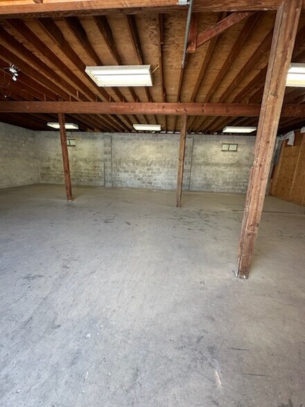 More Photos Of 23160 Harbor View Rd, Port Charlotte Warehouse For Lease