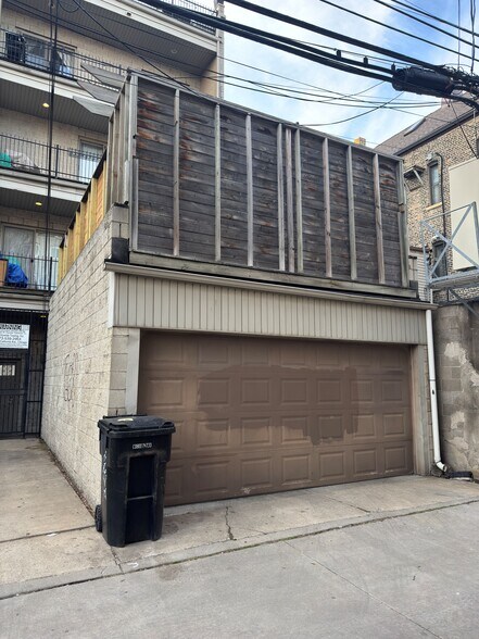 More Photos Of 953 N Ashland Ave, Chicago Storefront Retail Residential For Sale