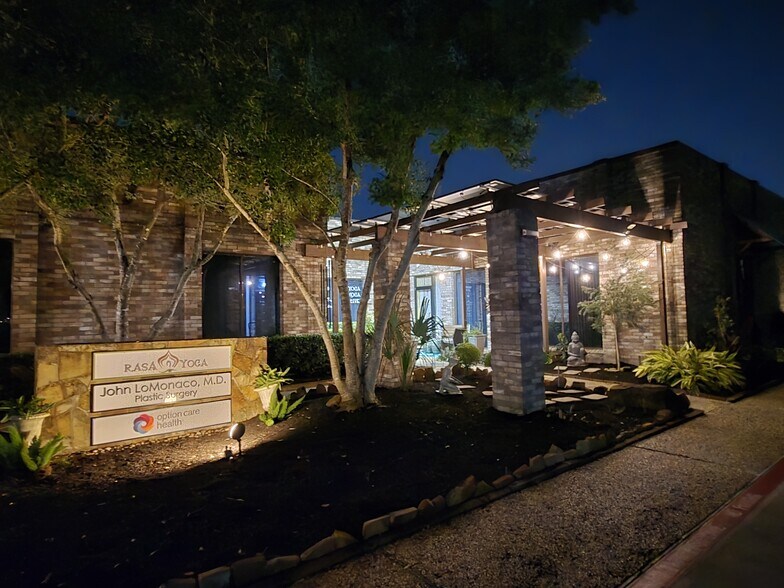 More Photos Of 17226 Mercury Dr, Houston Medical For Lease