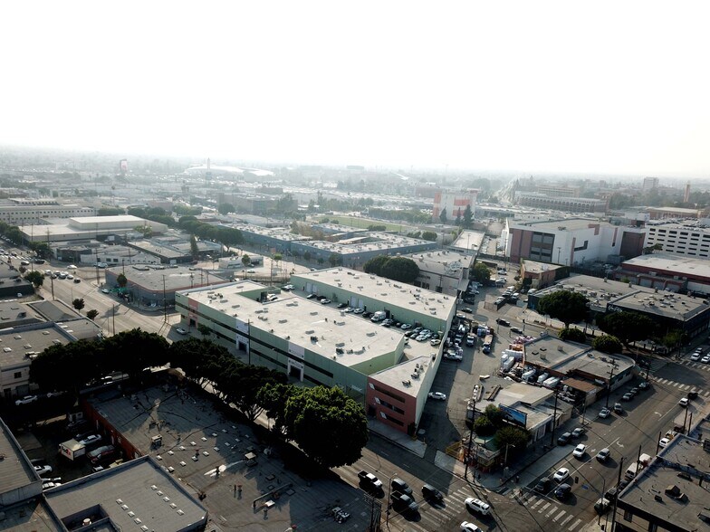 More Photos Of 3490 S Broadway, Los Angeles Warehouse For Lease