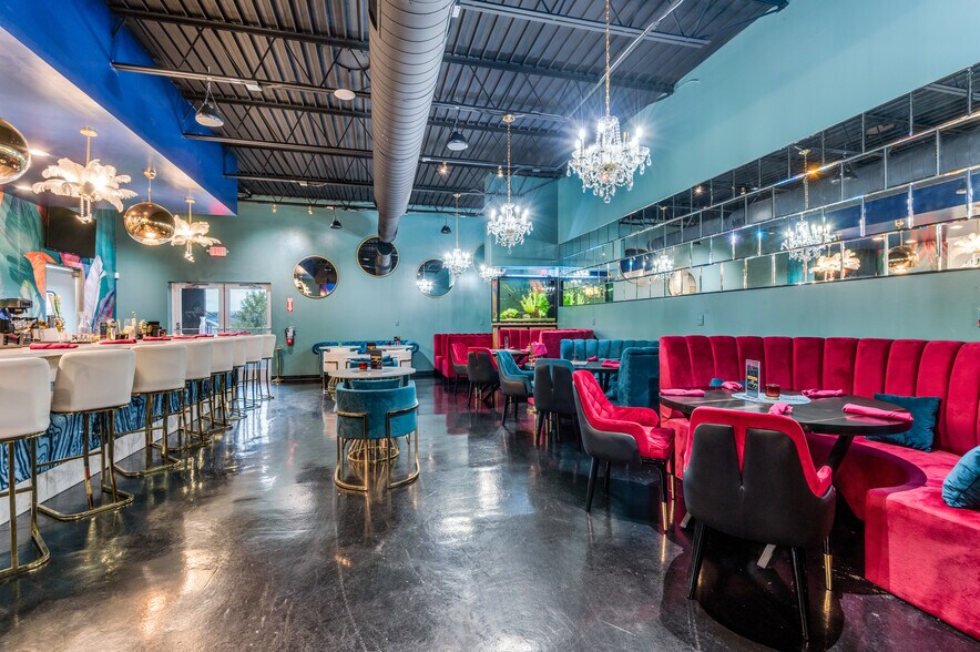 More Photos Of 2601 W Jefferson St, Grand Prairie Bar For Sale