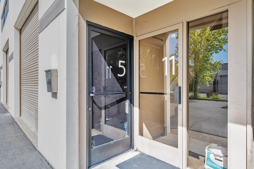 More Photos Of 74 Digital Dr, Novato Warehouse For Sale