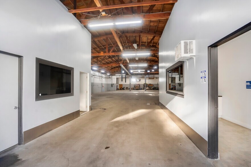 More Photos Of 2143 Pontius Ave, Los Angeles Showroom For Sale