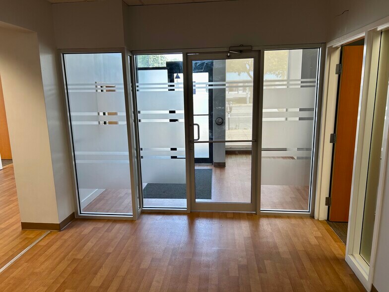 More Photos Of 1481 Ouellette Av, Windsor General Retail For Lease