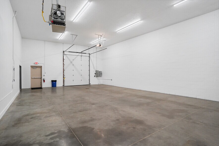 More Photos Of 1337 Commerce Dr, Stow Warehouse For Sale