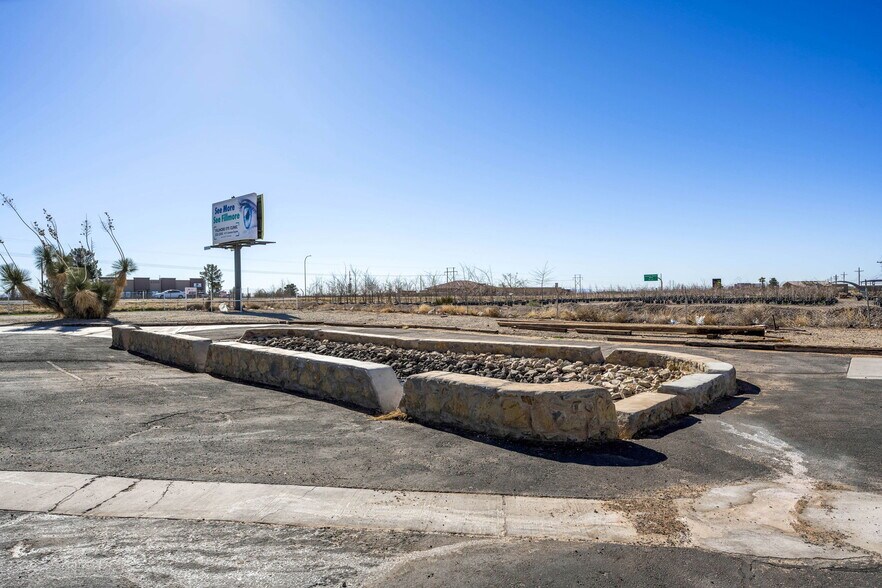 More Photos Of 5701 N Jornada Rd, Las Cruces Service Station For Sale