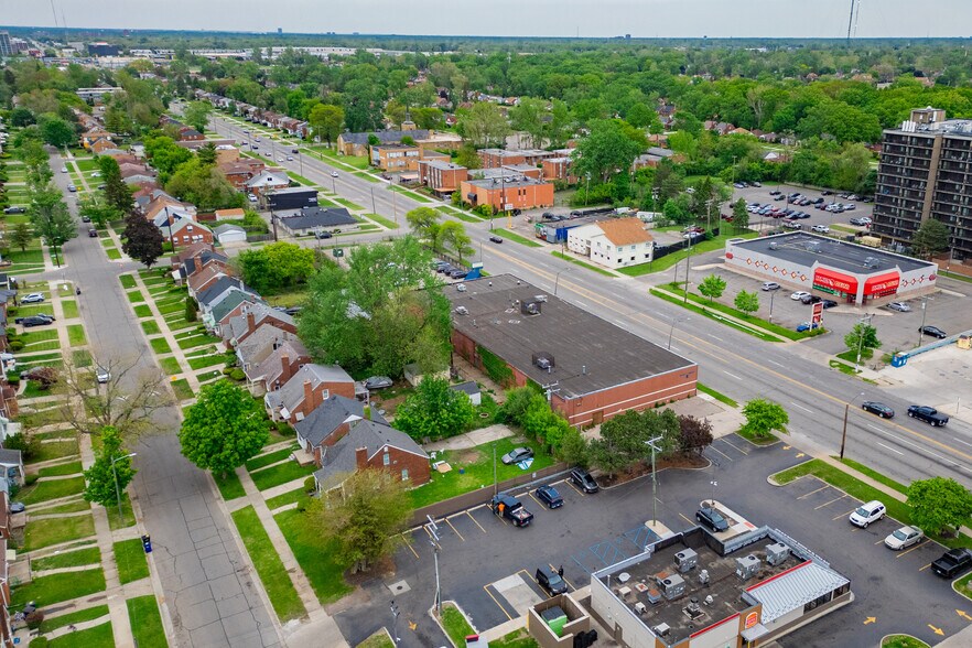 More Photos Of 19141 Greenfield Rd, Detroit Medical For Lease