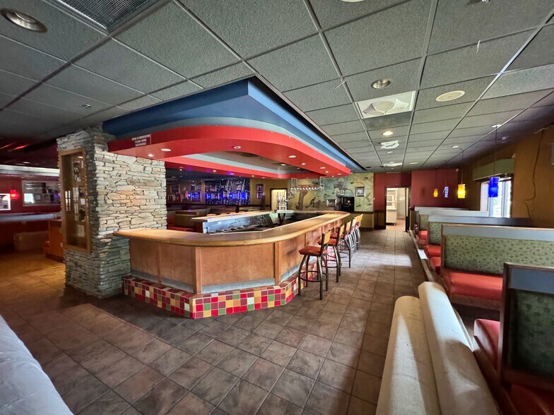 More Photos Of 1355 Apalachee Pky, Tallahassee Hotel For Lease