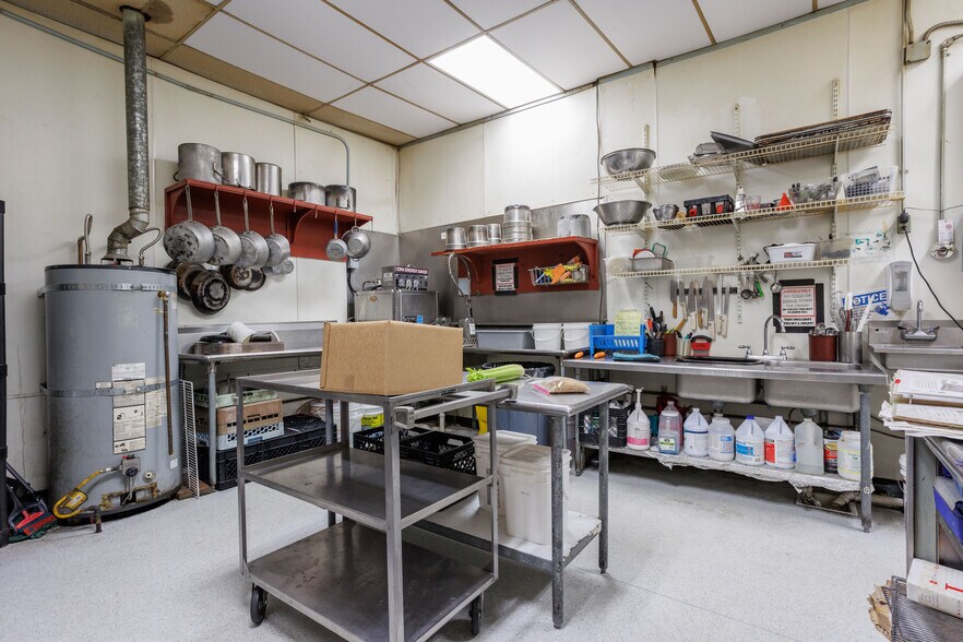 More Photos Of 149 E Main St, Hermiston Bar For Lease