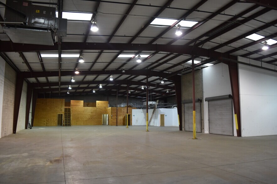 More Photos Of 13000 Automobile Blvd N, Clearwater Warehouse For Lease