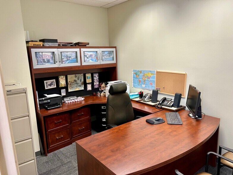 More Photos Of 2545 Ouellette Av, Windsor Office For Lease