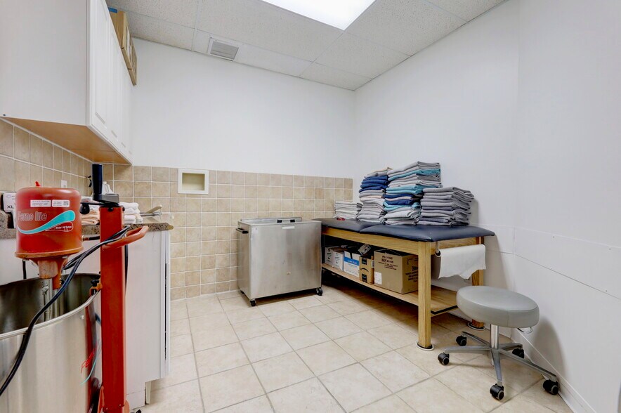 More Photos Of 342 Hamburg Tpke, Wayne Medical For Sale