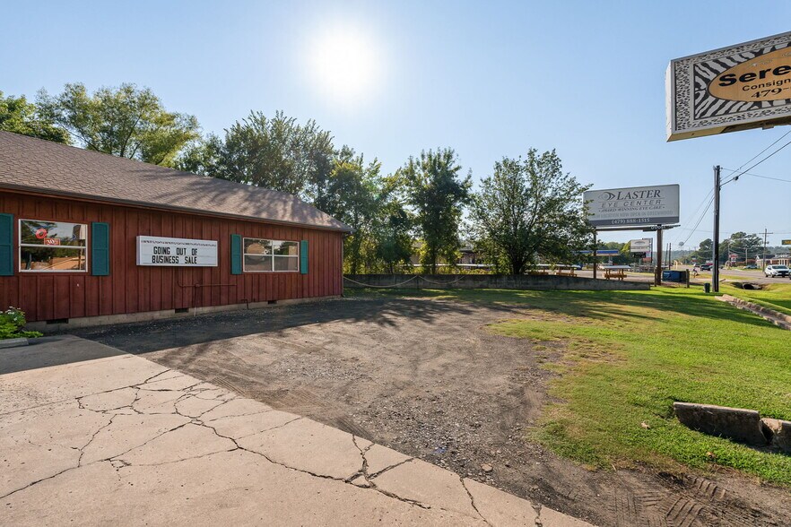 More Photos Of 1225 W Center St, Greenwood Office For Sale