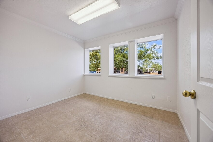 More Photos Of 10631 Joseph Clayton Dr, Austin Warehouse For Sale