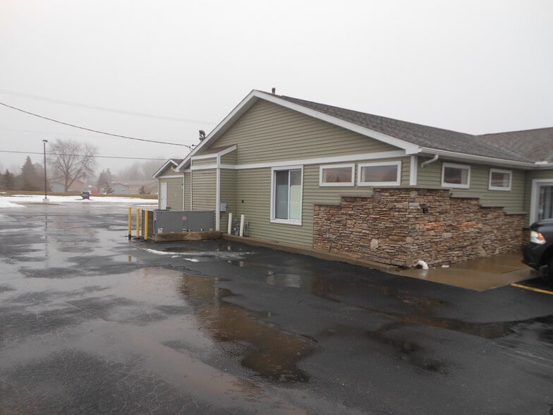 More Photos Of 1871 Gratiot Blvd, Marysville General Retail For Sale