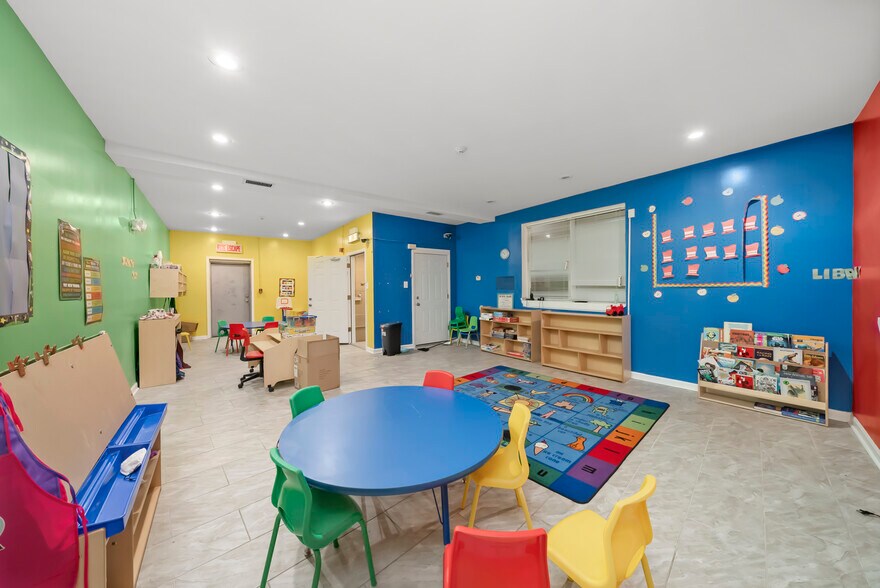 More Photos Of 1155 W 81st St, Chicago Daycare Center For Sale