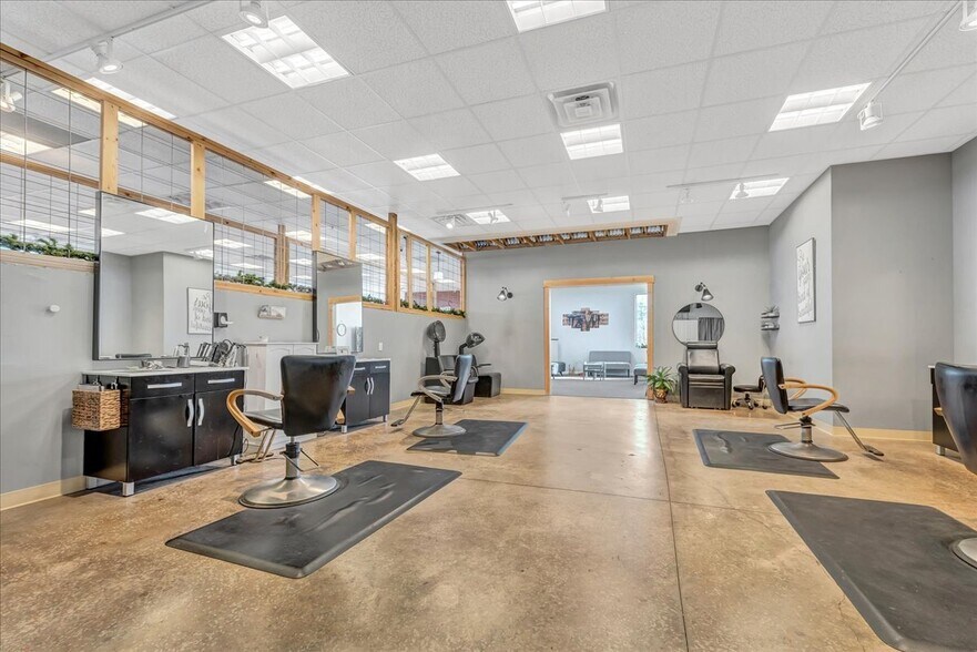 More Photos Of 2230 S Division St, Guthrie Storefront Retail Office For Lease