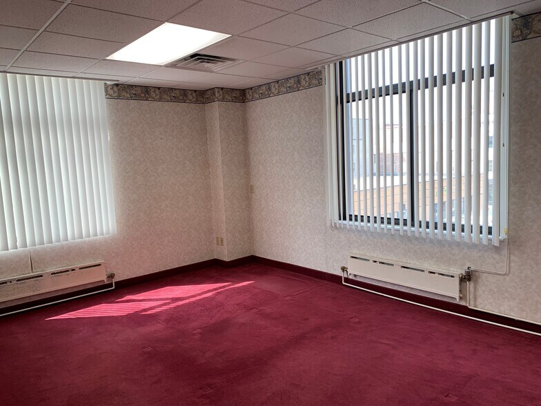 More Photos Of 505-511 5th St, Sioux City Office For Sale