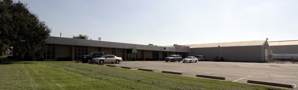 More Photos Of 825 S Loop Fwy W, Houston Light Manufacturing For Lease