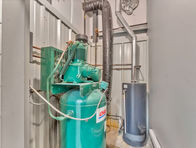 More Photos Of 1276 Trans Canada Way SE, Medicine Hat Showroom For Sale