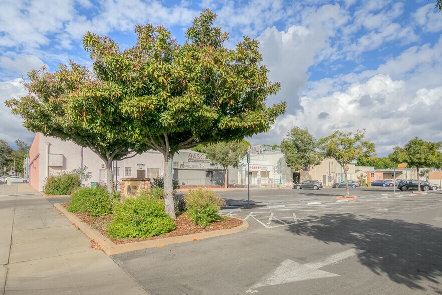 More Photos Of 9560 Las Tunas Dr, Temple City General Retail For Lease