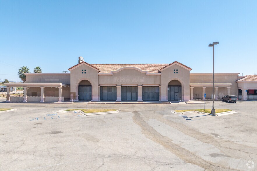 More Photos Of 890 E Hobsonway, Blythe Drugstore For Sale