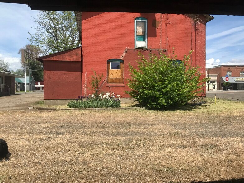 More Photos Of 10 S Superior St, Cambridge Hotel For Sale