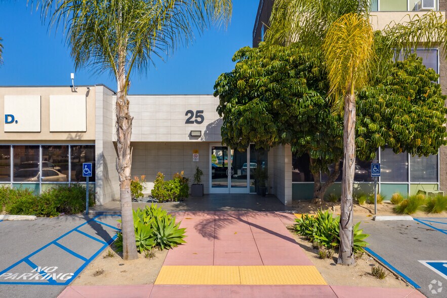 More Photos Of 25 S Raymond Ave, Alhambra Medical For Lease