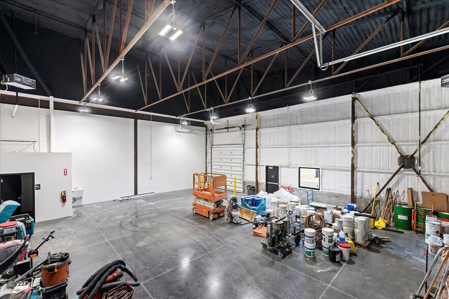 More Photos Of 2945 Badger Dr, Nampa Flex For Lease