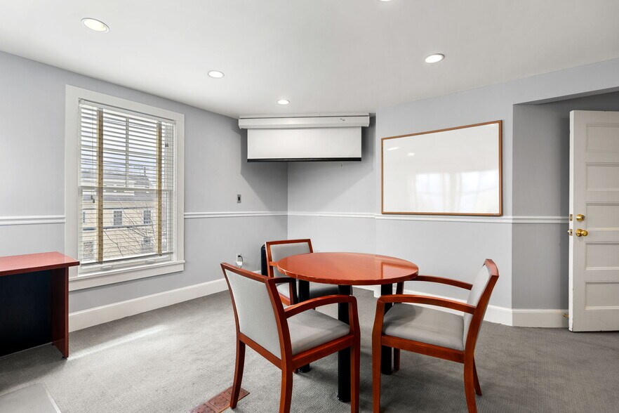 More Photos Of 52A Waltham St, Lexington Office For Lease