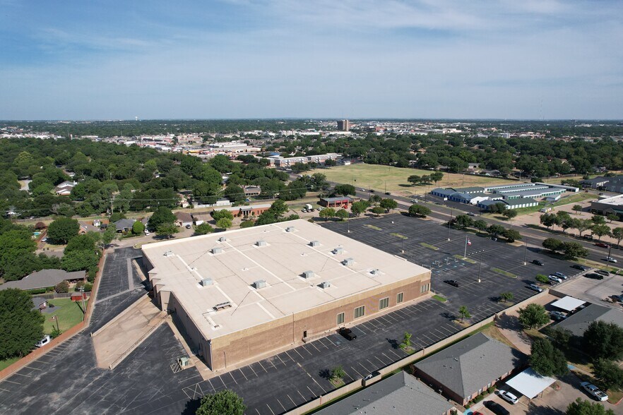 More Photos Of 2215 Southwest Pky, Wichita Falls Office For Lease