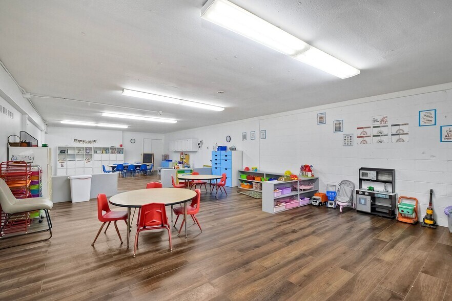 More Photos Of 855 Barham Dr, San Marcos Religious Facility For Lease