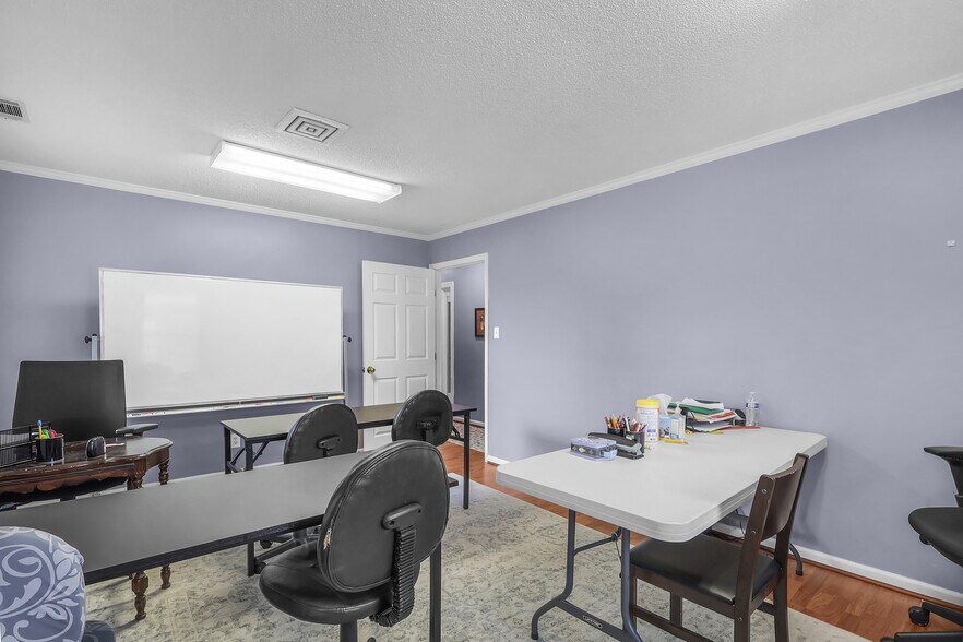 More Photos Of 10375 Ford Ave, Richmond Hill Office For Sale