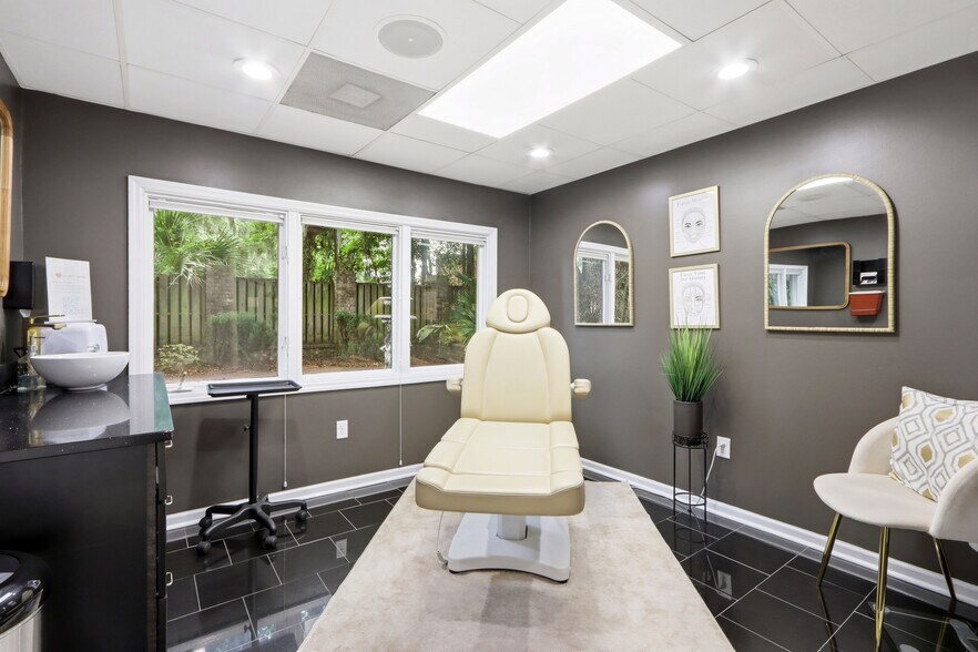 More Photos Of 11550 Abercorn St, Savannah Medical For Sale