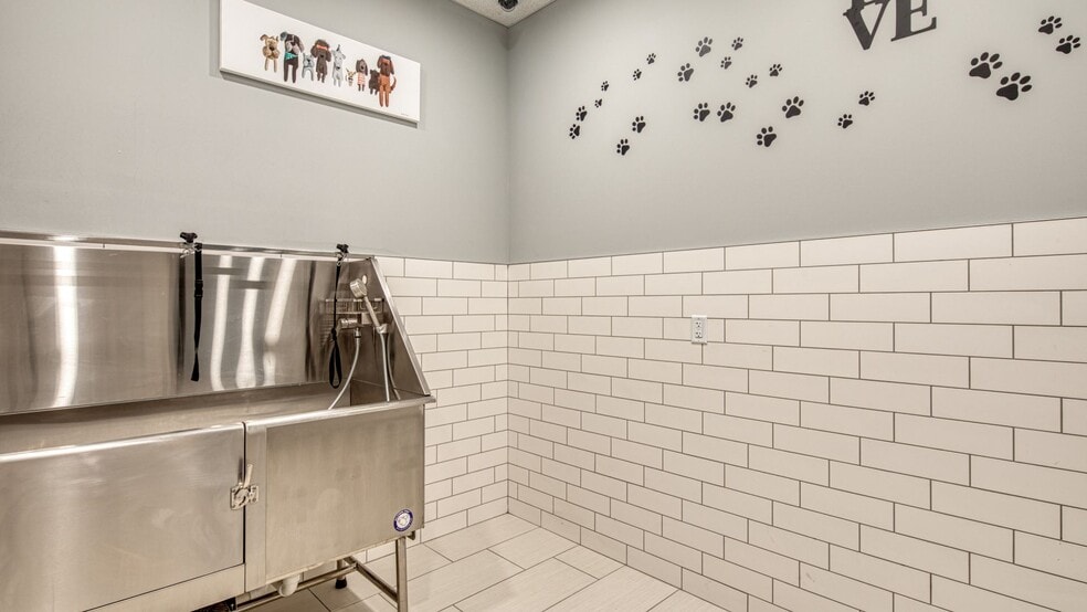 More Photos Of 670 Downey Green, Hampton Apartments For Sale