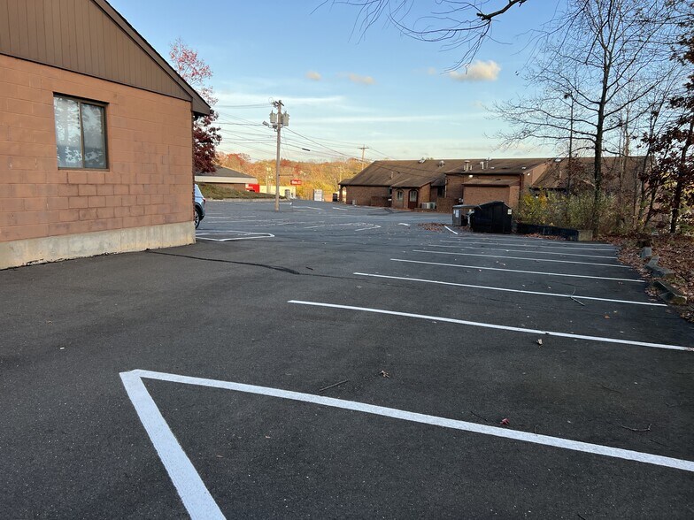 More Photos Of 527 Wolcott St, Waterbury Medical For Lease