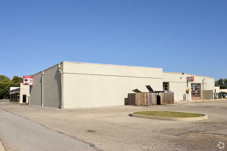 More Photos Of 557-569 S Main St, Englewood Unknown For Lease