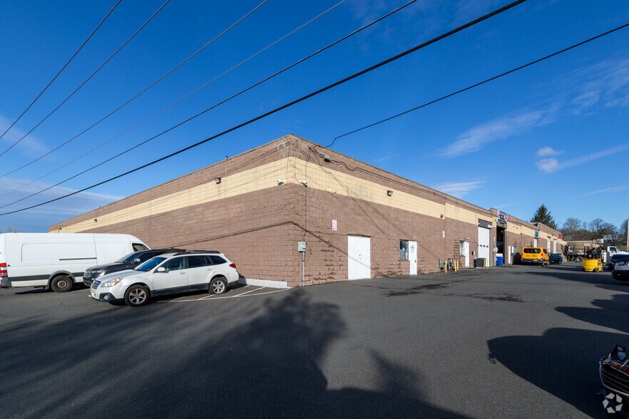 More Photos Of 13451 Damar Dr, Philadelphia Warehouse For Lease