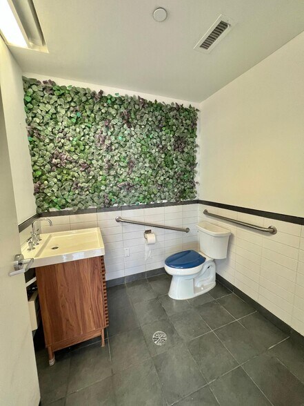 More Photos Of 11-11 44th Rd, Long Island City Office For Sale