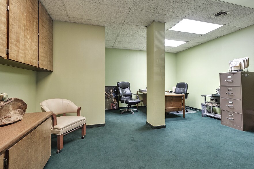 More Photos Of 1105 N Riverside Ave, Medford Freestanding For Sale