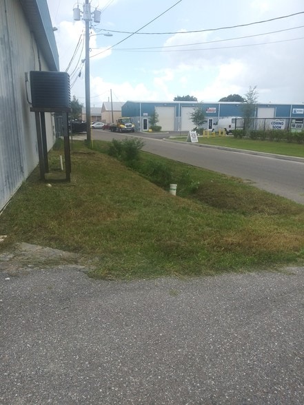 More Photos Of 5017 N Coolidge Dr, Tampa Warehouse For Sale
