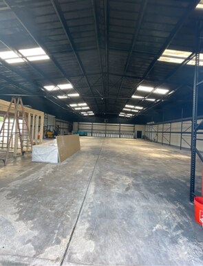 More Photos Of 424 S Deleon Ave, Titusville Warehouse For Sale