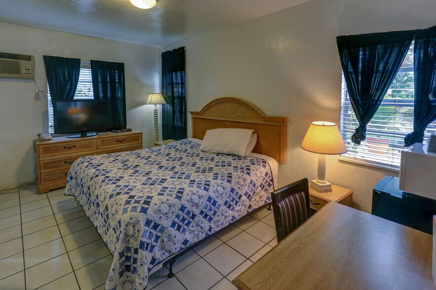 More Photos Of 1219 S Federal Hwy, Hollywood Hotel For Sale