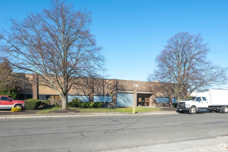 Primary Photo Of 65-79 E Jefryn Blvd, Deer Park Warehouse For Sale