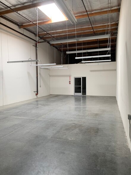 More Photos Of 3000 Bunsen Ave, Ventura Manufacturing For Lease