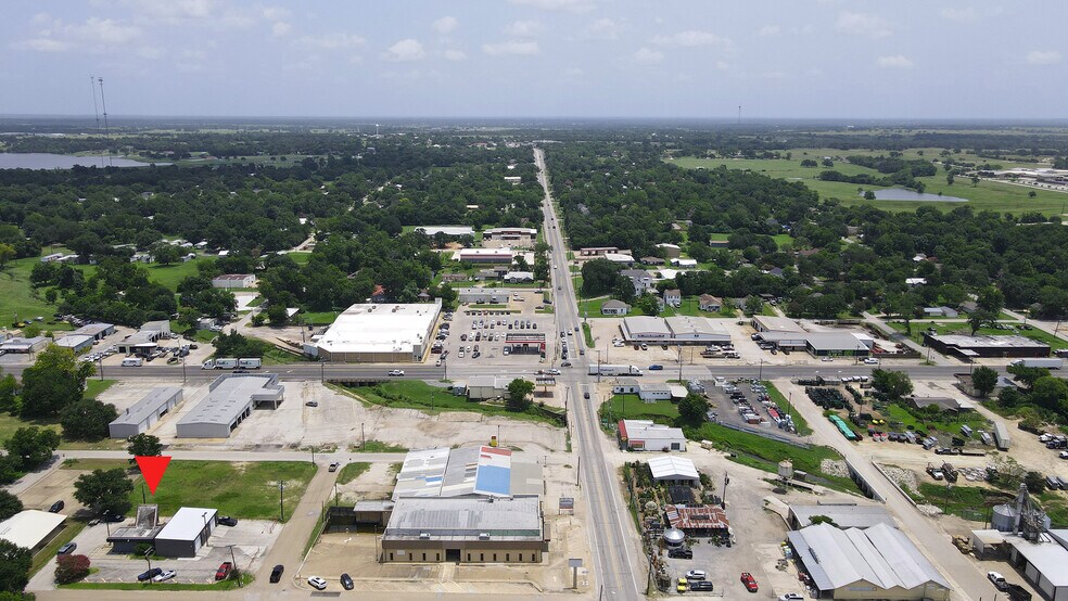 More Photos Of 207 Cottonwood st, Madisonville Warehouse For Sale