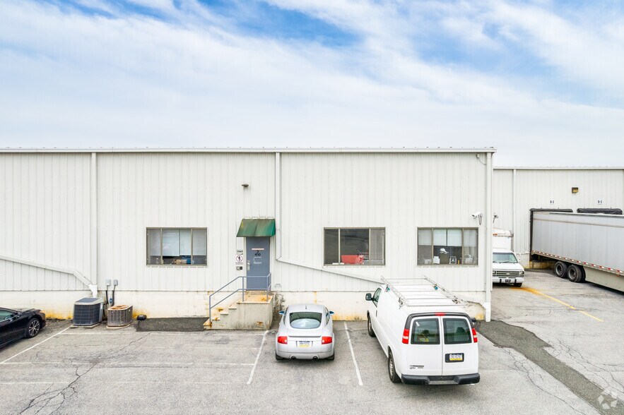 More Photos Of 410 Corporate Dr, Reading Warehouse For Lease