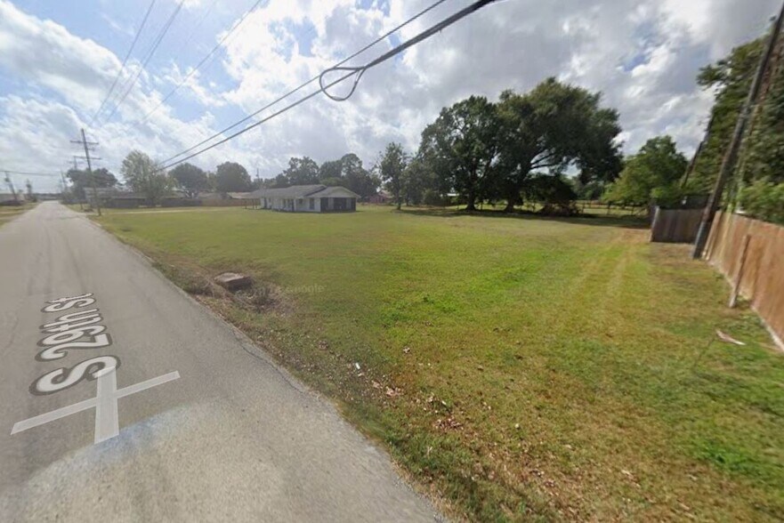 More Photos Of 1420 S 29th St, Nederland Land For Sale