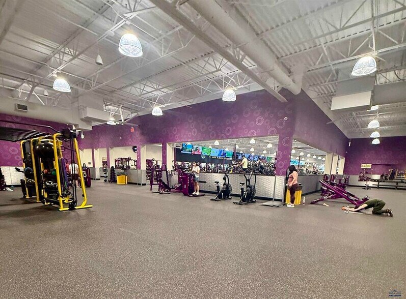 More Photos Of 1845 Haines Ave, Rapid City Freestanding For Sale